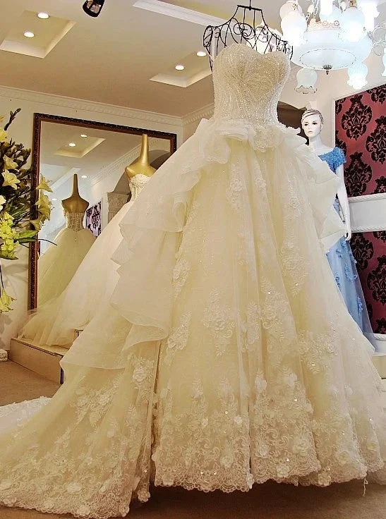 Affordable Luxury Women's Apparel Comfortable Clothes Sweetheart Lace Appliques Ball Gown Vintage Tiered Wedding Dresses OW698