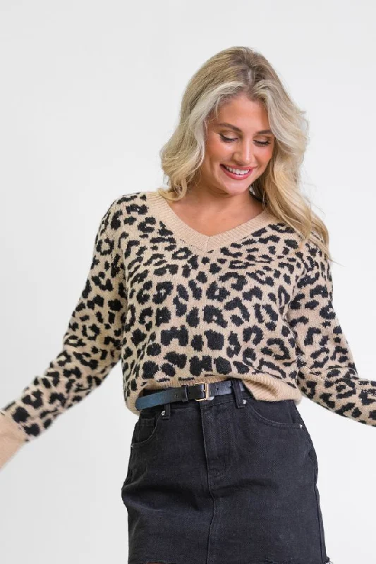 Women's Apparel And Garments Forward Trendsetter Fierce Feelings V-Neck Leopard Sweater