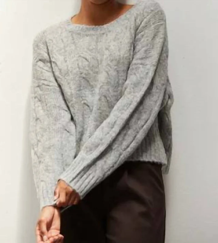 Women's Classic Outfit Refined Look Chunky Cable Knit Sweater In Heather Grey